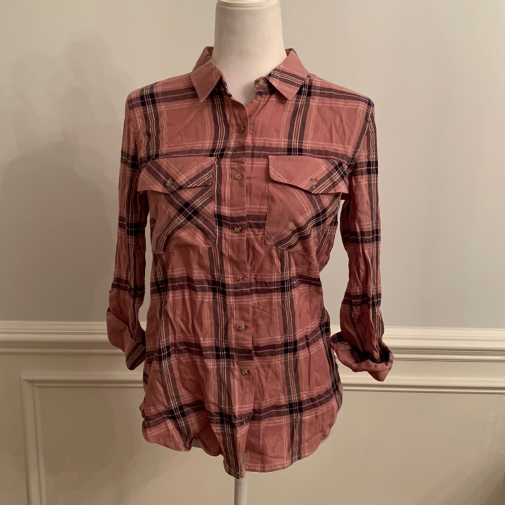 NWT Ambiance Women’s Mauve Button Down Shirt Size Small.